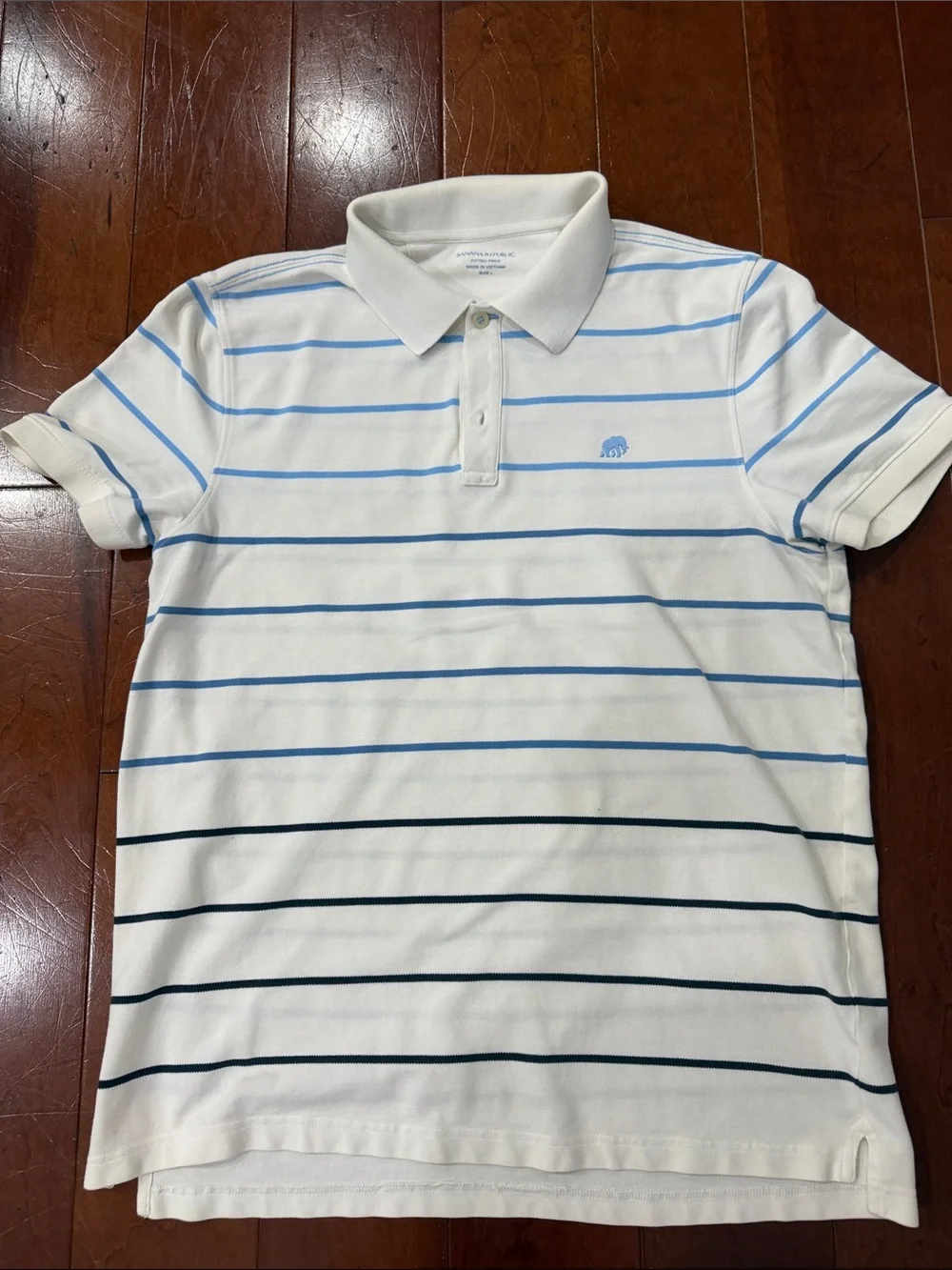 Set of 4 Banana Republic Polo Shirts with Subtle Logo. All size Large.